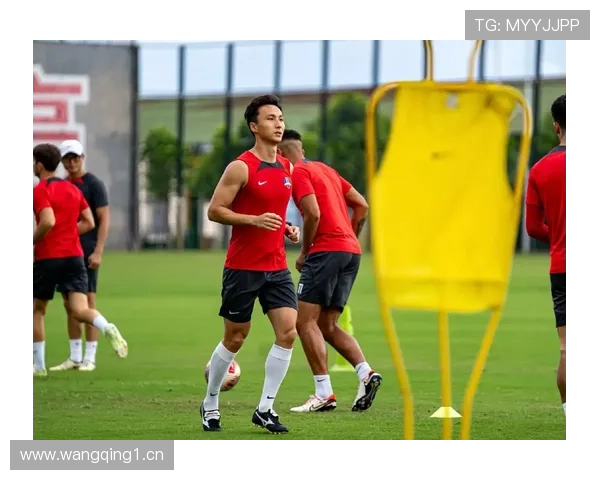 受天气影响海港赛前训练改至上汽浦足外场全队积极备战今晚比赛
